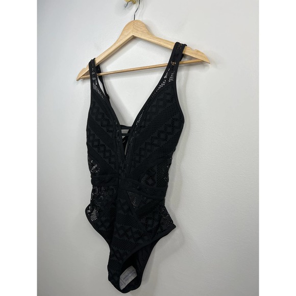 Becca Color Play Crochet Women's One Piece Swimsuit Black Size: Medium NWOT - Picture 4 of 8